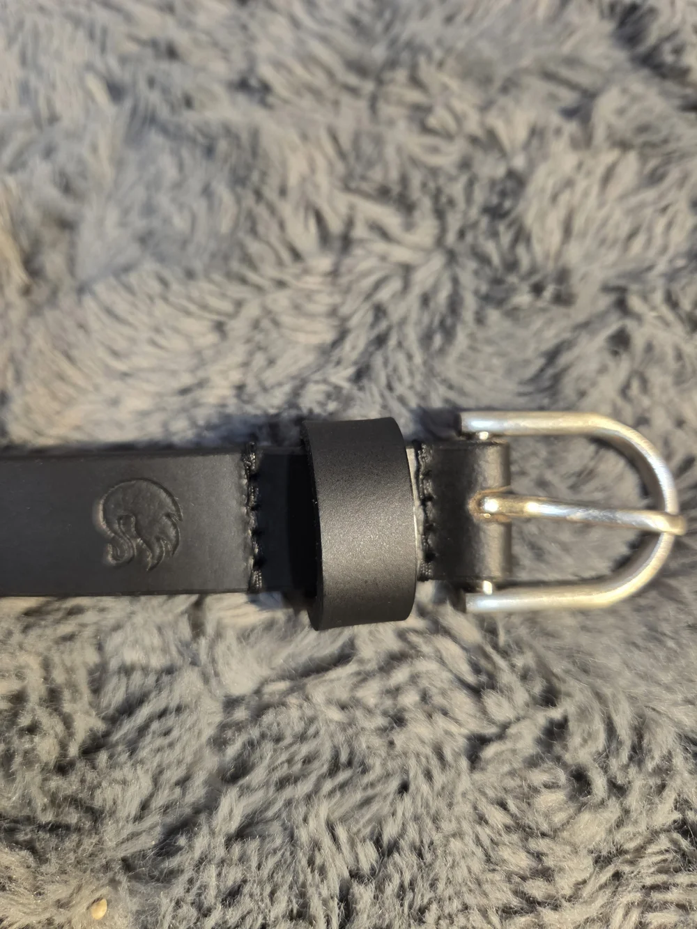 Gloria Vanderbilt Leather Belt with Swan Logo - Classic Black